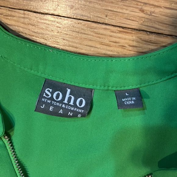 Kelly green Soho New York & Company sleeveless zippered top St Patrick’s Day - Picture 3 of 7